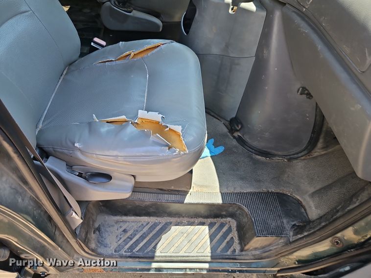 image for item OF9830 2000 Ford E250 van