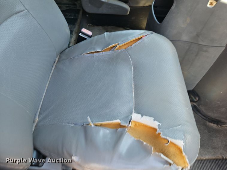 image for item OF9830 2000 Ford E250 van