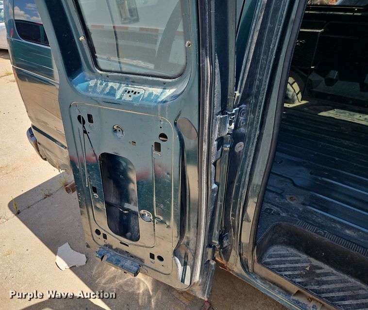 image for item OF9830 2000 Ford E250 van