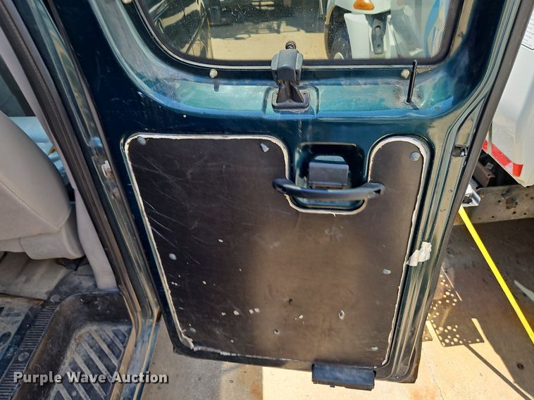 image for item OF9830 2000 Ford E250 van