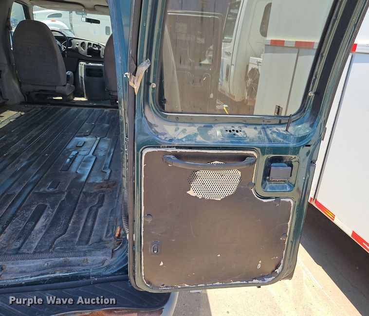 image for item OF9830 2000 Ford E250 van