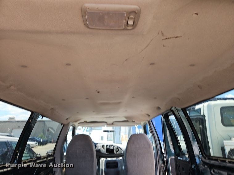 image for item OF9830 2000 Ford E250 van