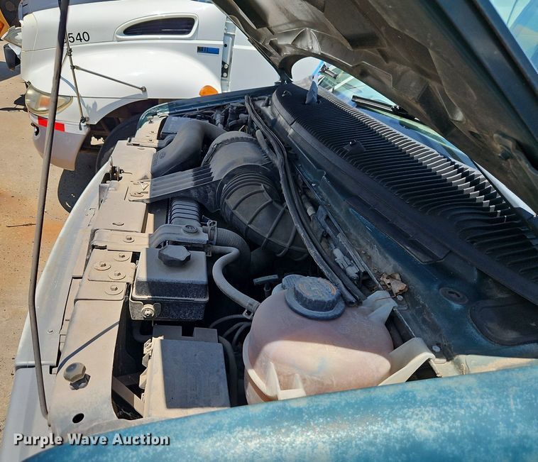 image for item OF9830 2000 Ford E250 van