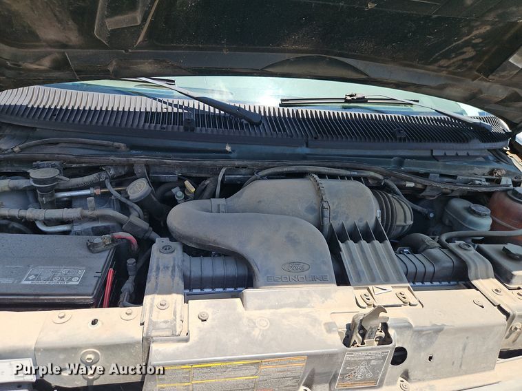 image for item OF9830 2000 Ford E250 van