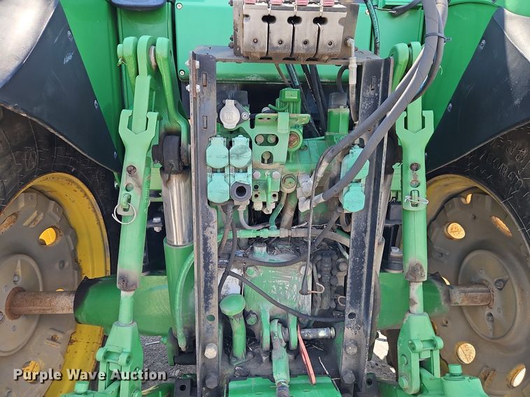 image for item OF9837 2006 John Deere  7420 tractor