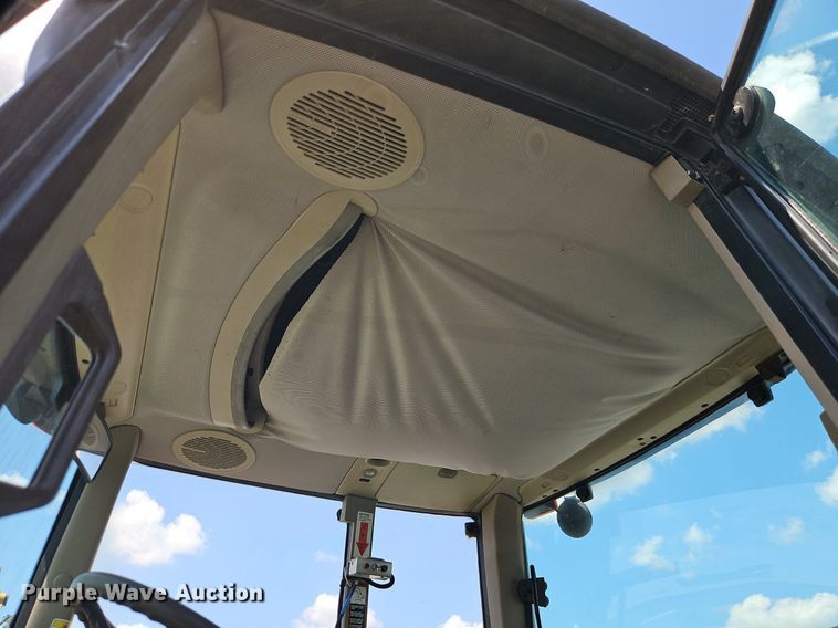 image for item OF9837 2006 John Deere  7420 tractor