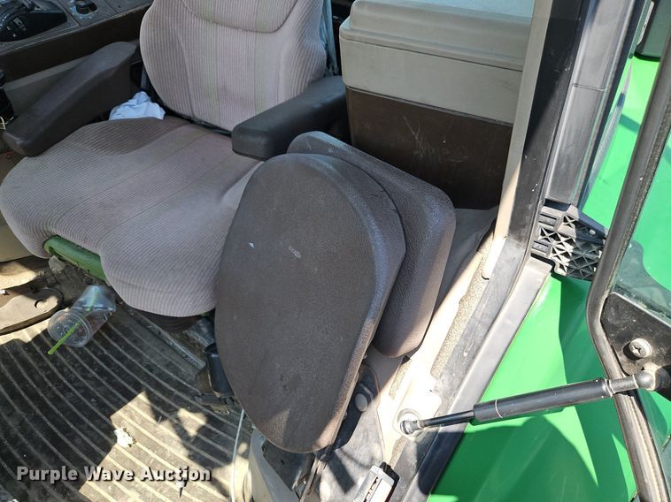 image for item OF9837 2006 John Deere  7420 tractor