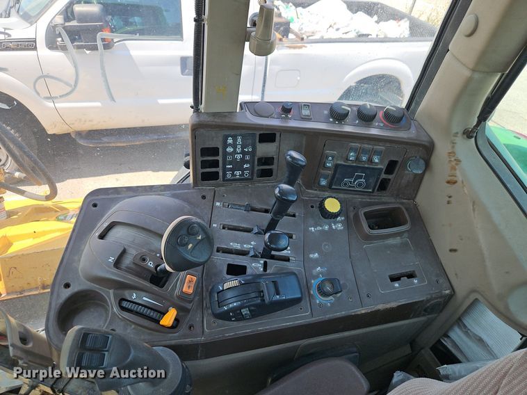 image for item OF9837 2006 John Deere  7420 tractor