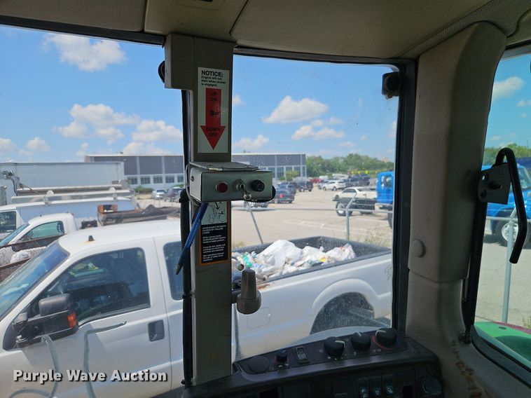 image for item OF9837 2006 John Deere  7420 tractor