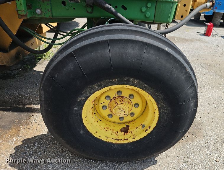 image for item OF9837 2006 John Deere  7420 tractor