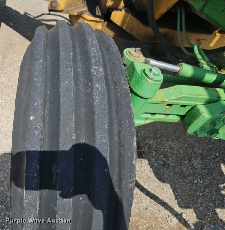 image for item OF9837 2006 John Deere  7420 tractor
