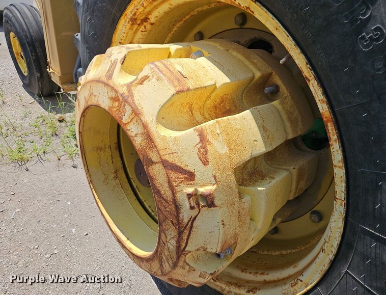 image for item OF9837 2006 John Deere  7420 tractor