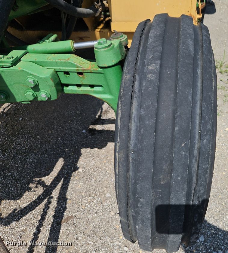 image for item OF9837 2006 John Deere  7420 tractor