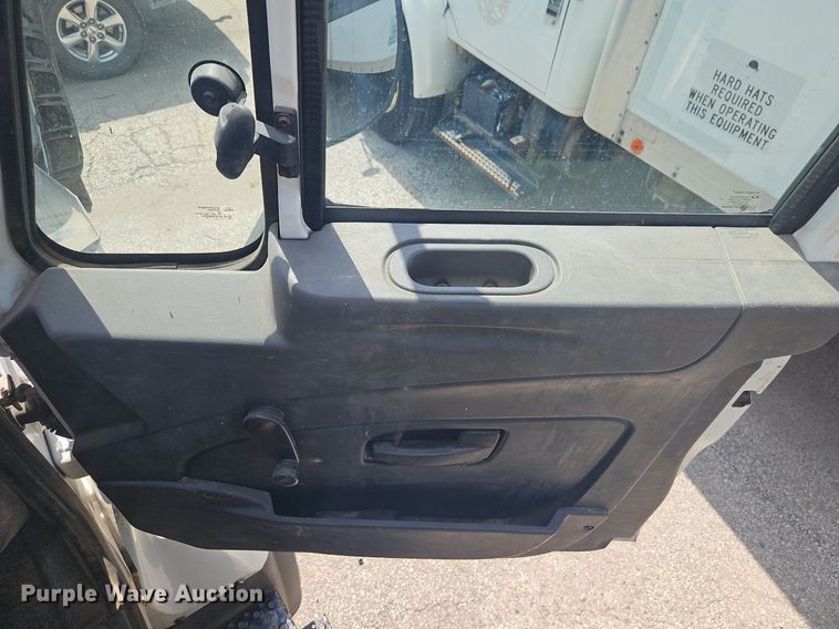 image for item OF9842 2014 International  WorkStar 7500 dump truck