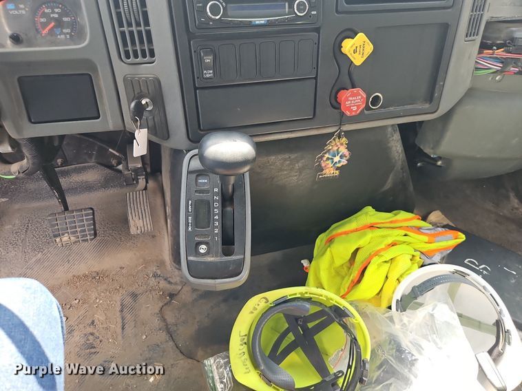 image for item OF9846 2012 International  WorkStar 7400 dump truck