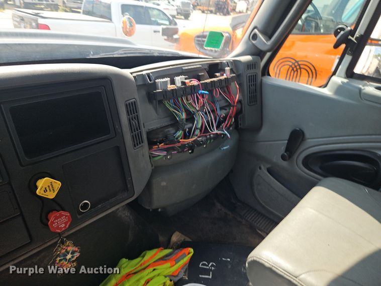 image for item OF9846 2012 International  WorkStar 7400 dump truck