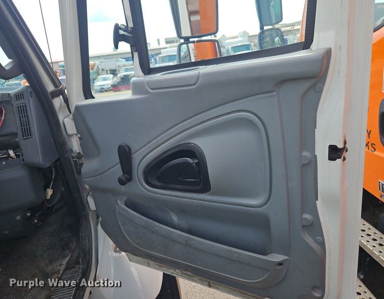 image for item OF9846 2012 International  WorkStar 7400 dump truck