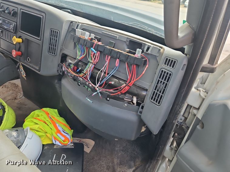 image for item OF9846 2012 International  WorkStar 7400 dump truck