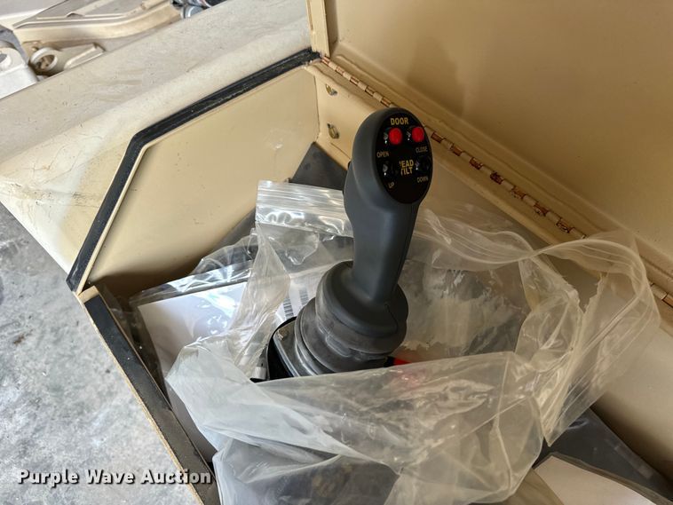 image for item OG9570 2015 Caterpillar  wheel loader mower system