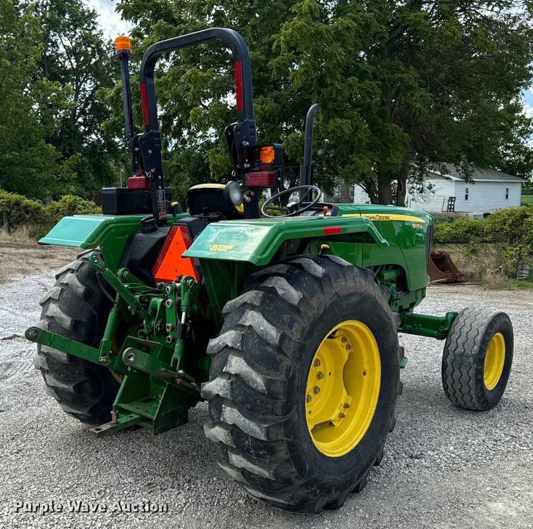 image for item OG9572 2010 John Deere 5075E tractor