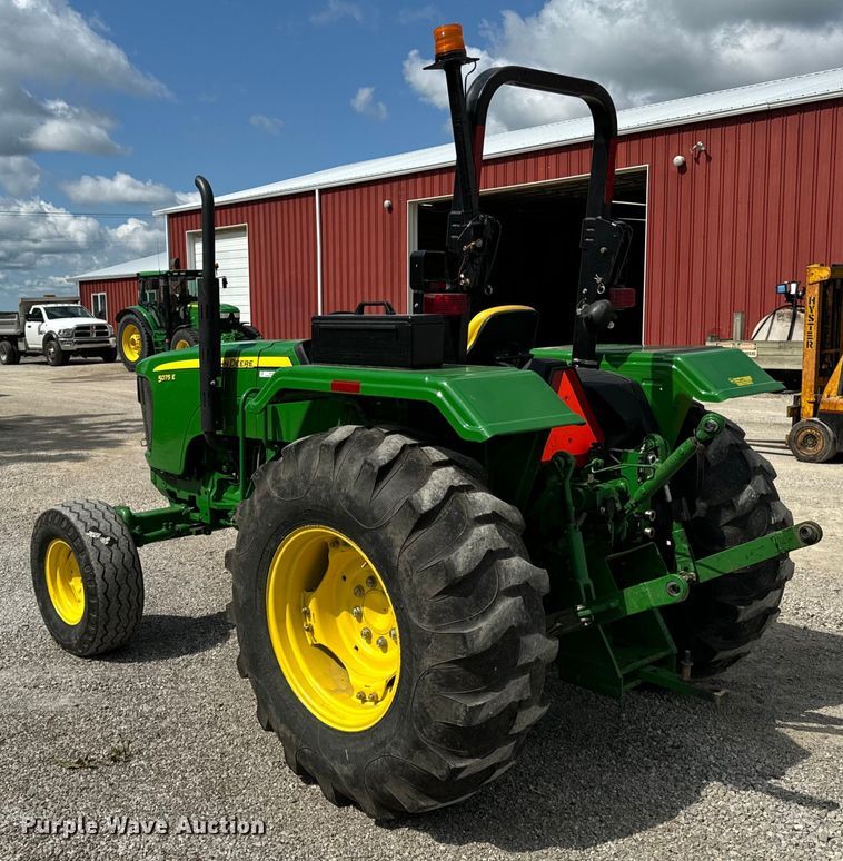 image for item OG9572 2010 John Deere 5075E tractor