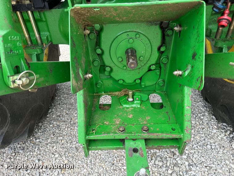 image for item OG9572 2010 John Deere 5075E tractor