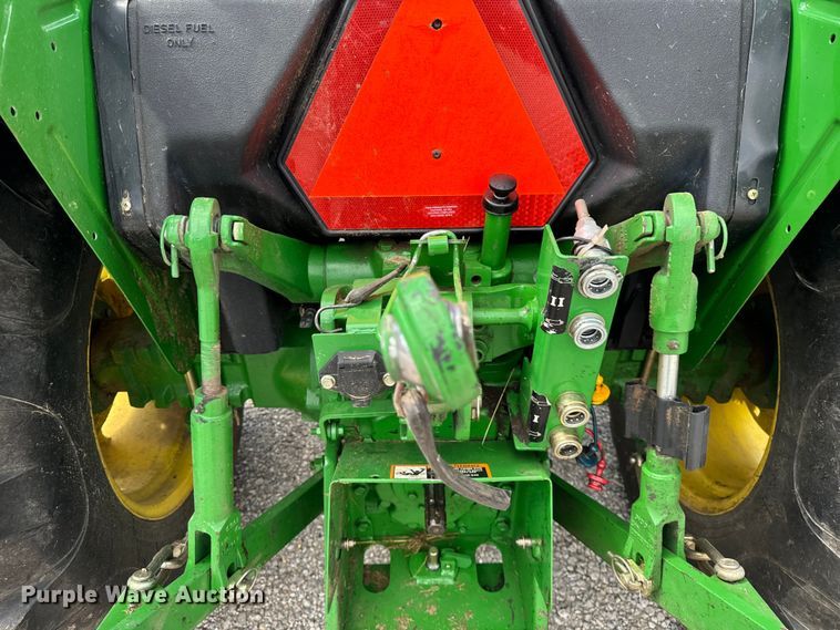 image for item OG9572 2010 John Deere 5075E tractor