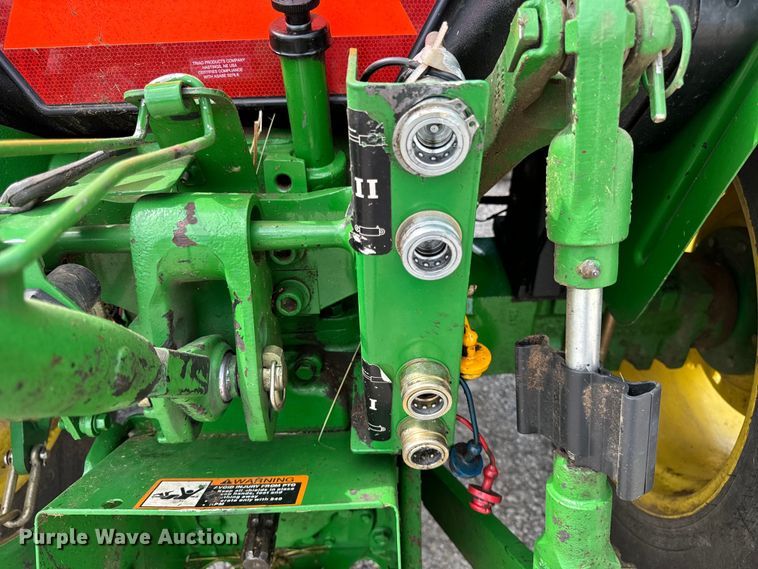 image for item OG9572 2010 John Deere 5075E tractor