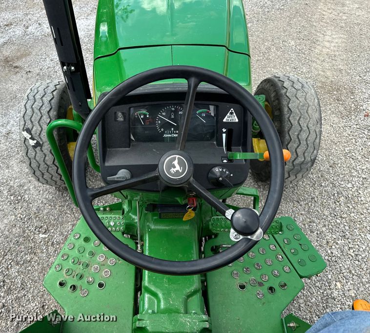 image for item OG9572 2010 John Deere 5075E tractor