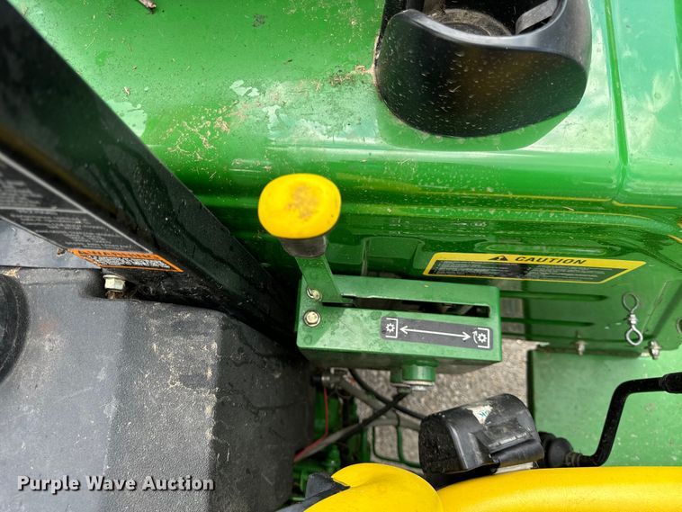 image for item OG9572 2010 John Deere 5075E tractor