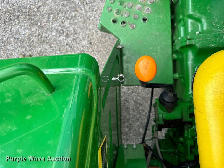 image for item OG9572 2010 John Deere 5075E tractor