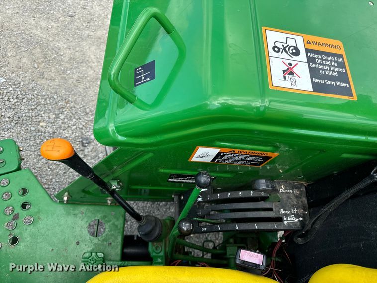 image for item OG9572 2010 John Deere 5075E tractor