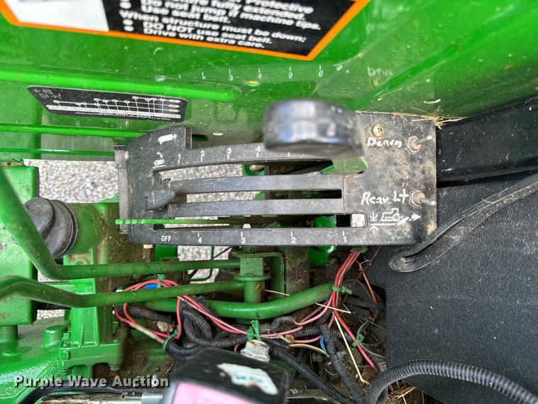 image for item OG9572 2010 John Deere 5075E tractor