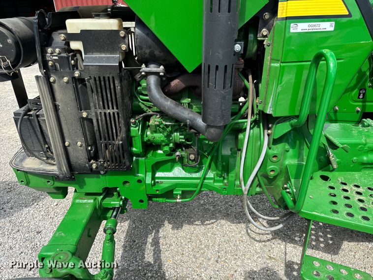 image for item OG9572 2010 John Deere 5075E tractor