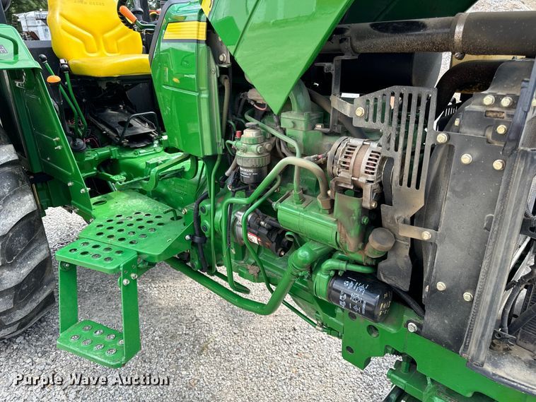 image for item OG9572 2010 John Deere 5075E tractor