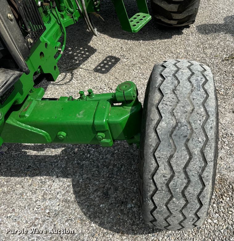 image for item OG9572 2010 John Deere 5075E tractor