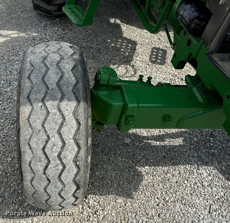image for item OG9572 2010 John Deere 5075E tractor