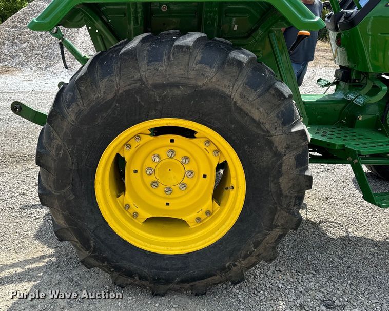 image for item OG9572 2010 John Deere 5075E tractor