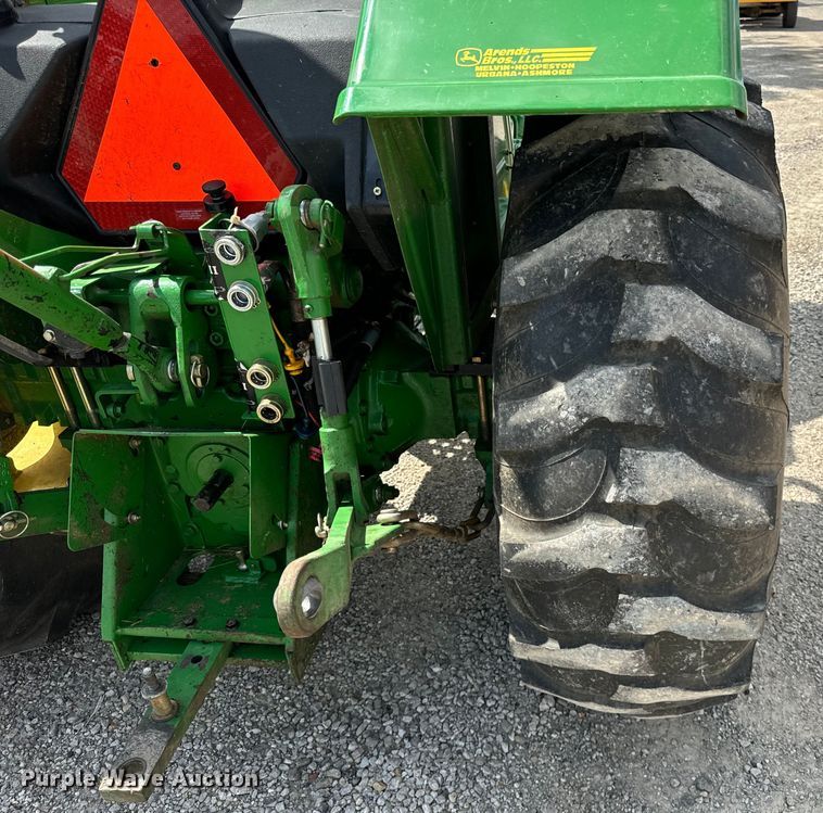 image for item OG9572 2010 John Deere 5075E tractor