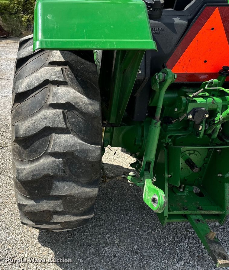image for item OG9572 2010 John Deere 5075E tractor