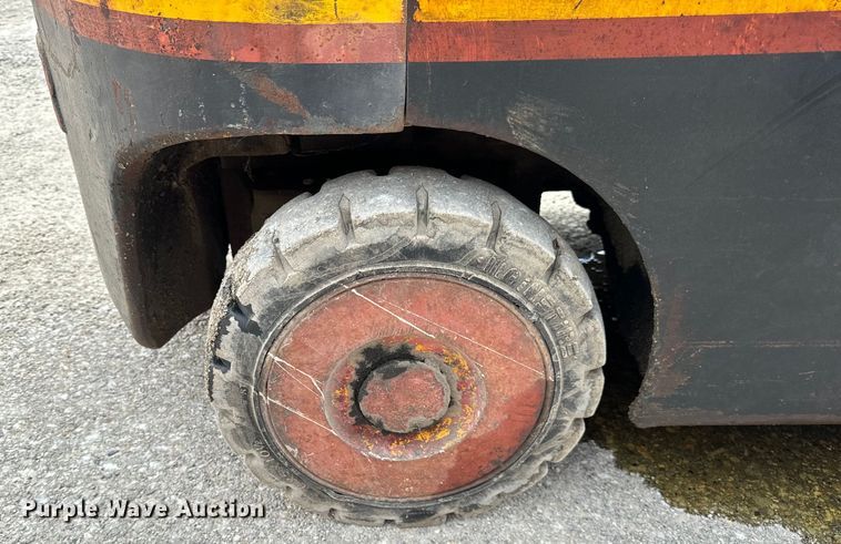 image for item OG9573 Hyster  forklift