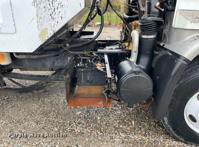 image for item OG9847 1997 GMC  7500 asphalt patch truck