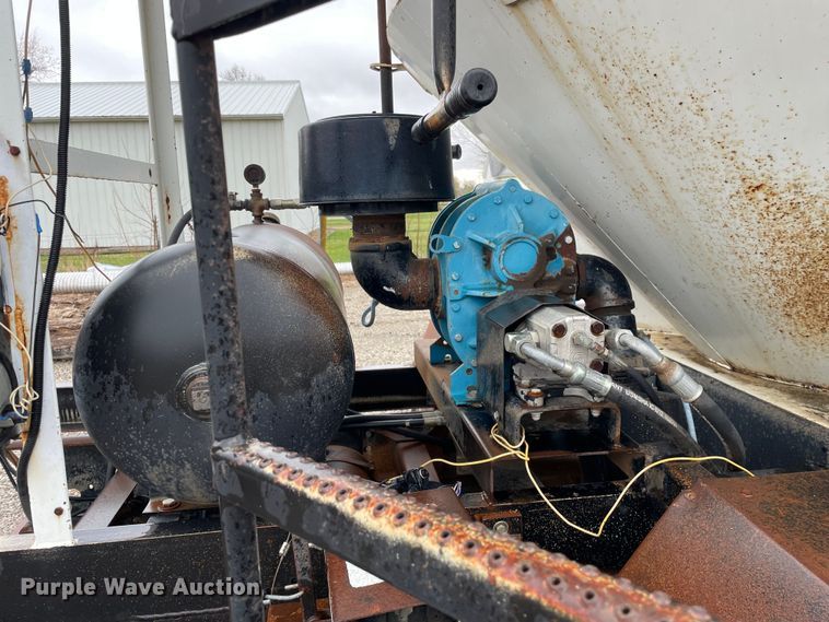 image for item OG9847 1997 GMC  7500 asphalt patch truck