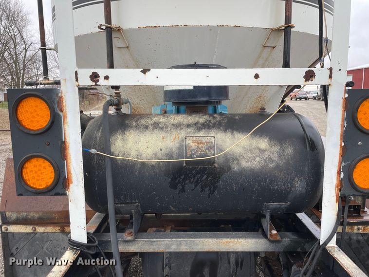 image for item OG9847 1997 GMC  7500 asphalt patch truck