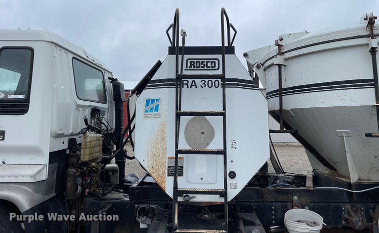 image for item OG9847 1997 GMC  7500 asphalt patch truck