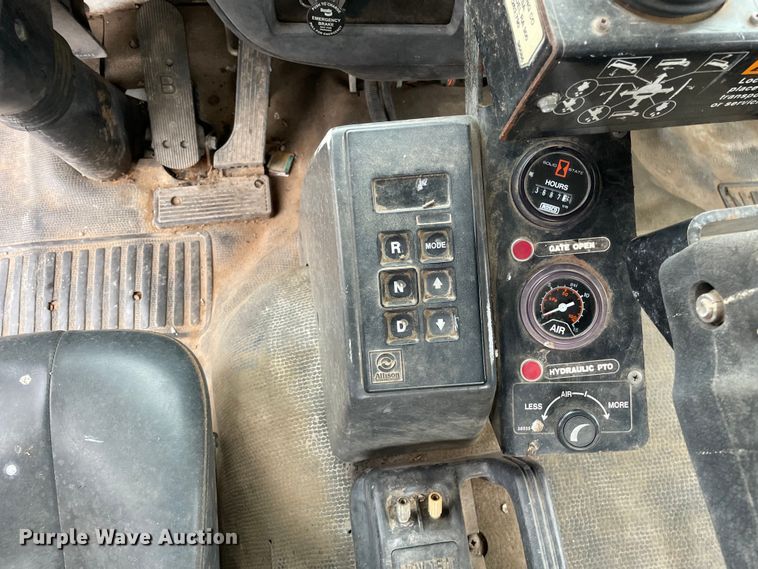 image for item OG9847 1997 GMC  7500 asphalt patch truck