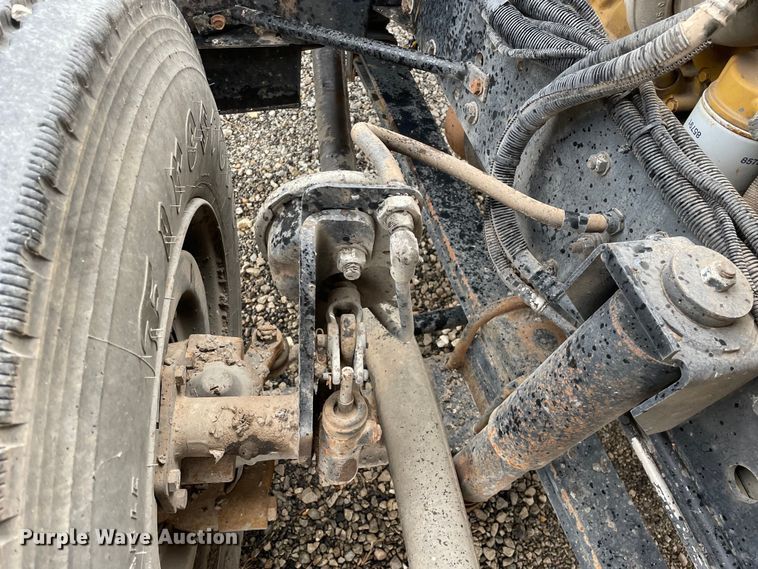 image for item OG9847 1997 GMC  7500 asphalt patch truck