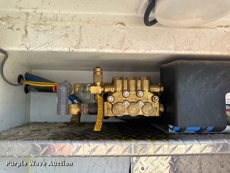 image for item OL9718 1995 Ford pumper fire truck