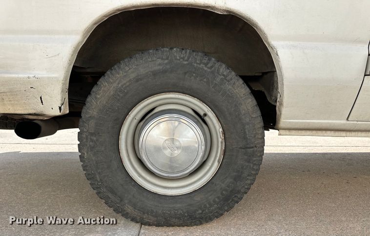 image for item OL9720 1992 Ford Econoline 350 ambulance