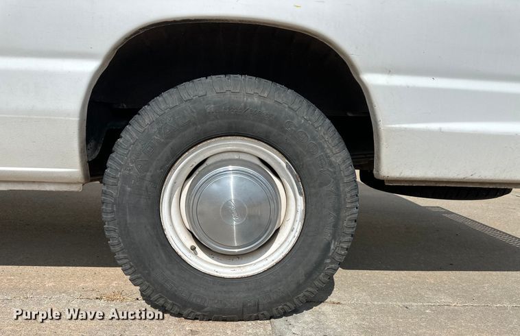 image for item OL9720 1992 Ford Econoline 350 ambulance